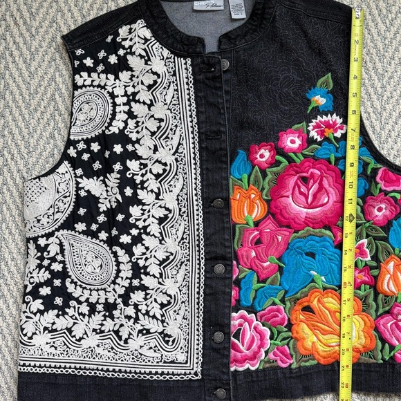 Chico's Platinum Floral Embroidered Denim Vest Size 3 - Picture 10 of 10